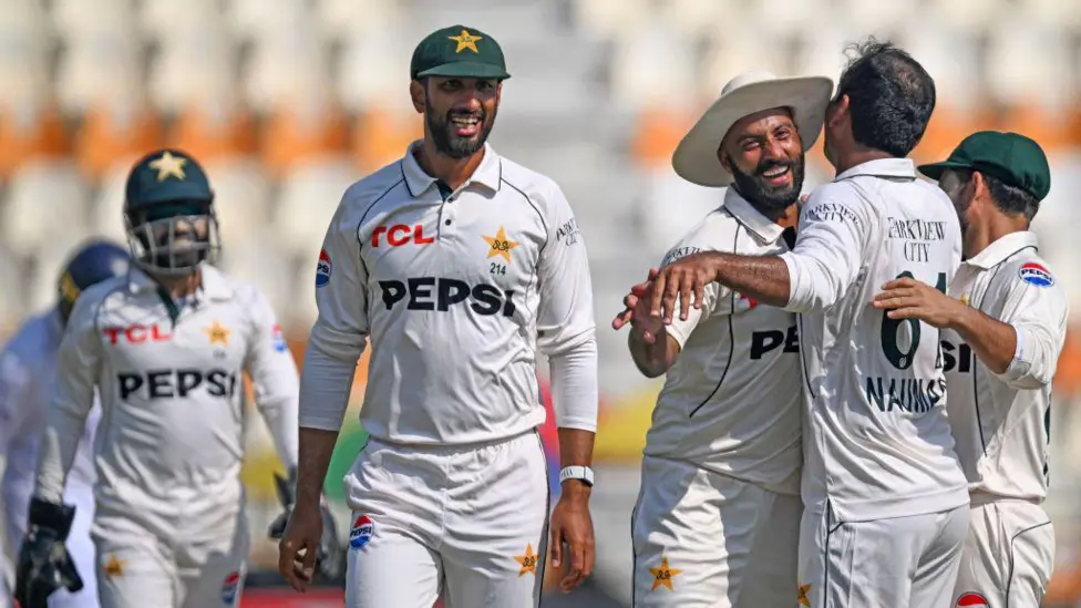 England Lost The Second Test Match Against Pakistan Due To Pakistan's Strong Spin Bowling.