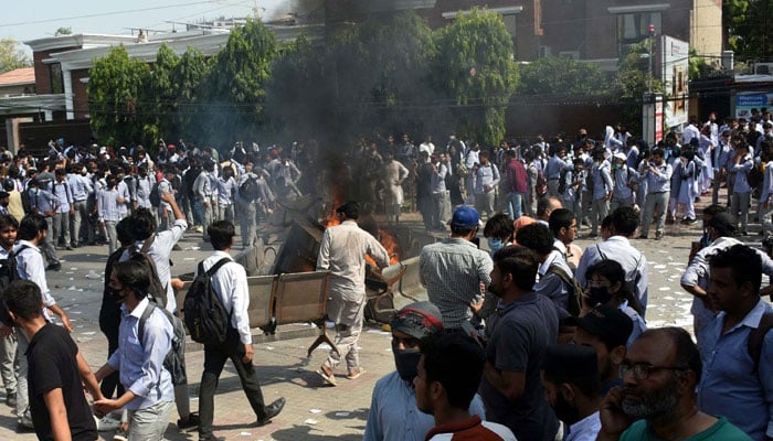 a young girl student was raped by a guard in punjab groupmof college's gulberg Lahore